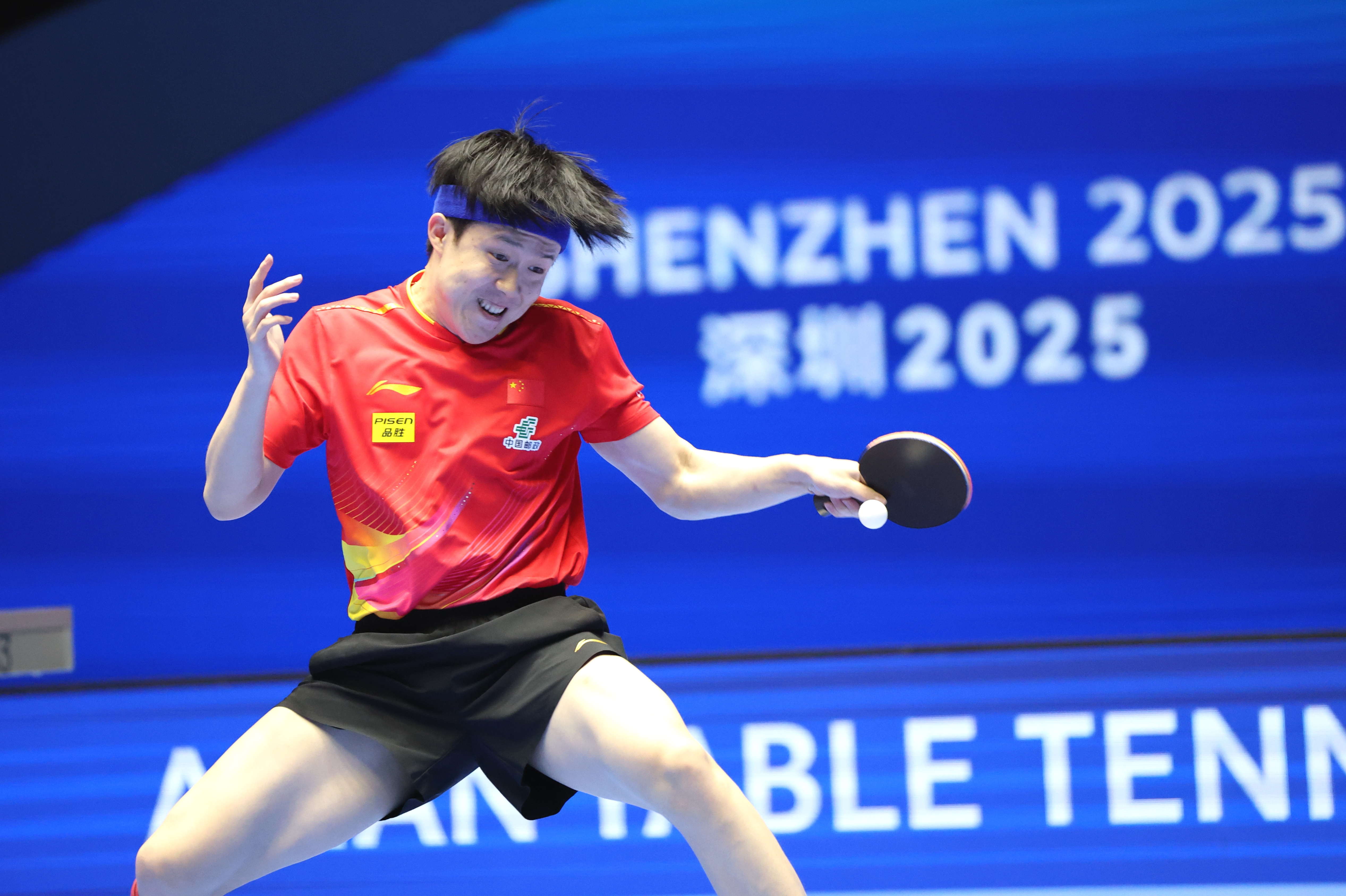 精彩比赛展开,球队携手晋级跻身前八 精彩比赛展开,球队携手晋级跻身前八