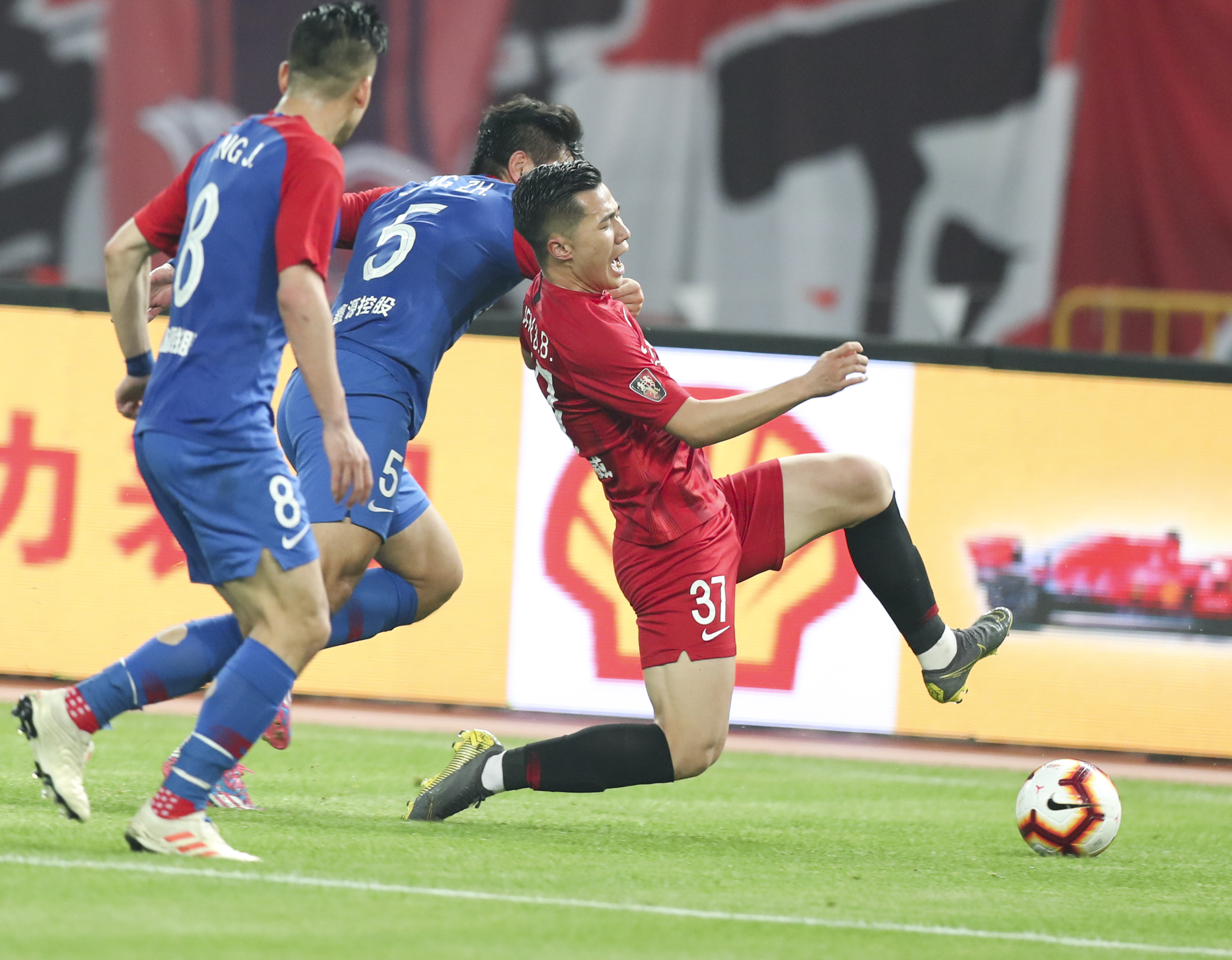 广东恒丰主场不敌重庆斯威,遭遇三连败 广东恒丰主场不敌重庆斯威,遭遇三连败